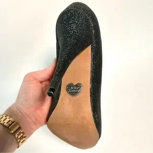 Betsey johnson sales avery pump